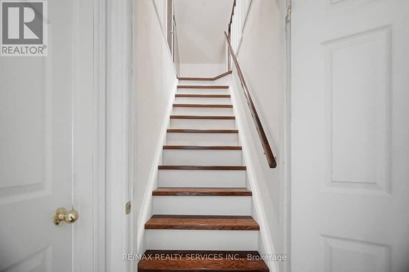 8 Riverbank Road — photo 34 of 40