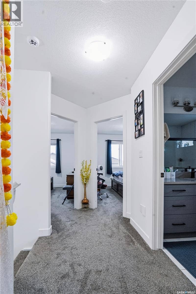 164 Thakur STREET — photo 17 of 34