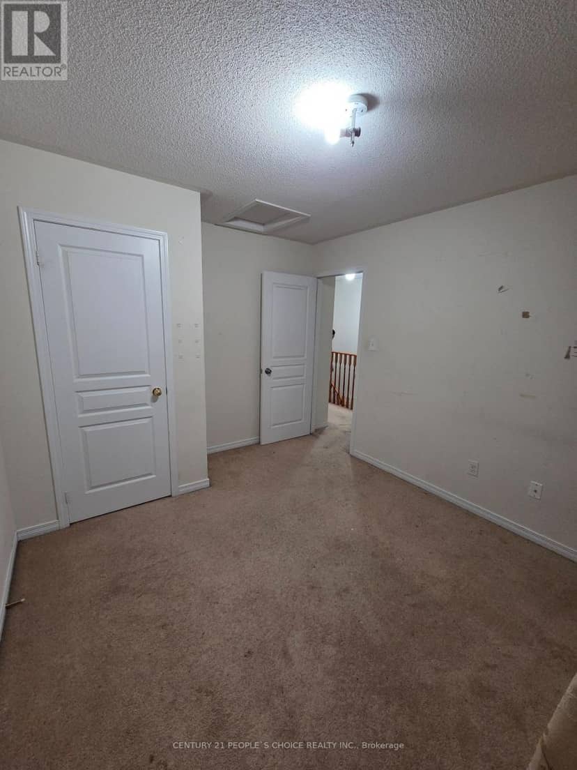 5 Curran Hall Crescent — photo 16 of 19