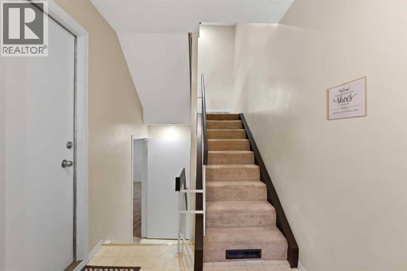 31 Brae Glen Court SW, Calgary, photo 7