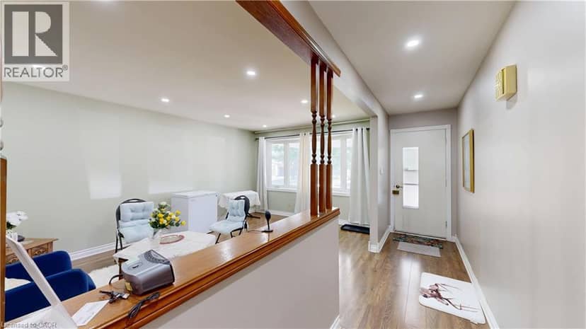 31 APPLEWOOD Lane — photo 4 of 25