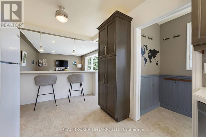 87 Ball Street — photo 11 of 36