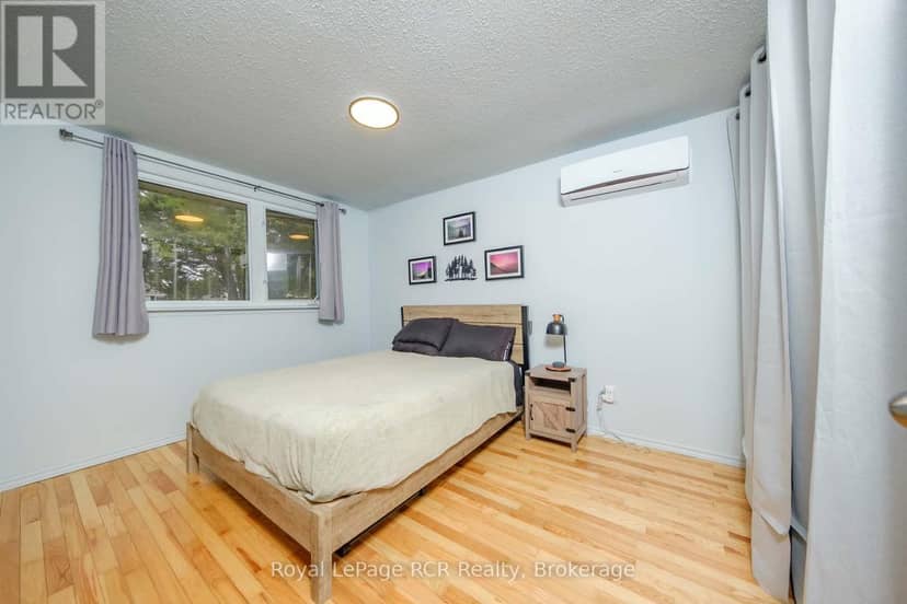 727 Johnston Crescent — photo 10 of 24