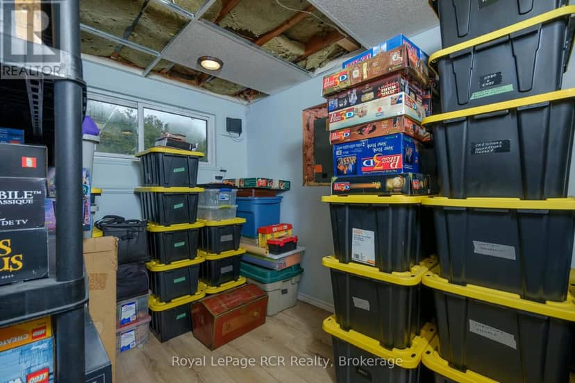 727 Johnston Crescent — photo 17 of 24