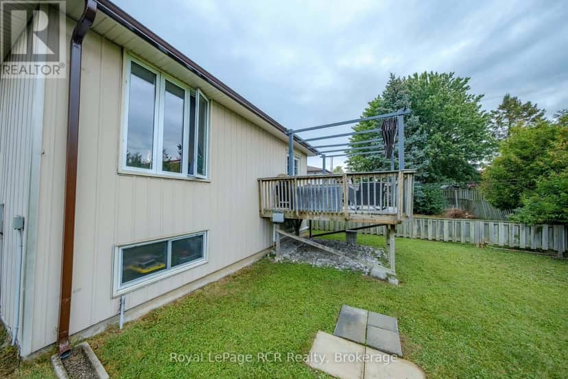 727 Johnston Crescent — photo 21 of 24