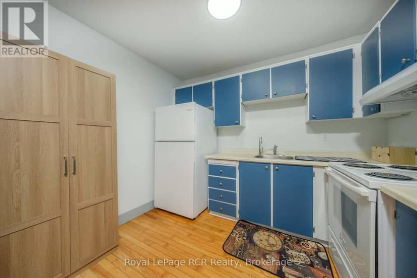 727 Johnston Crescent — photo 4 of 24