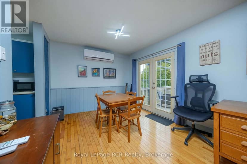 727 Johnston Crescent — photo 7 of 24