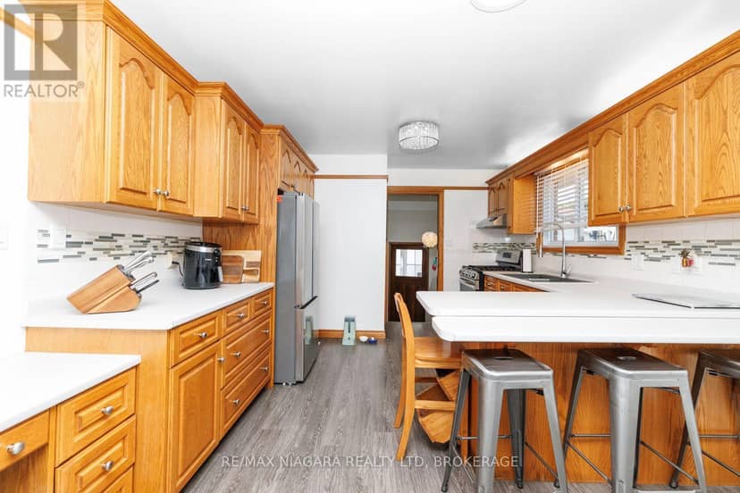 121 Garon Avenue — photo 9 of 39