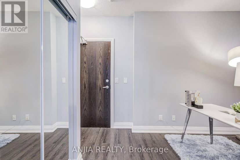 510 - 17 Kenaston Gardens — photo 7 of 40