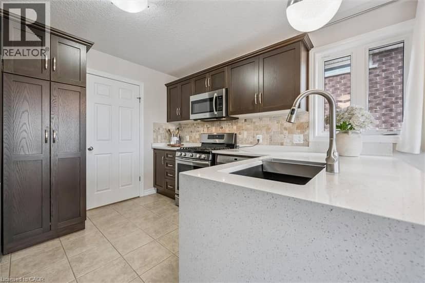 29 ENGLISH Crescent — photo 15 of 40