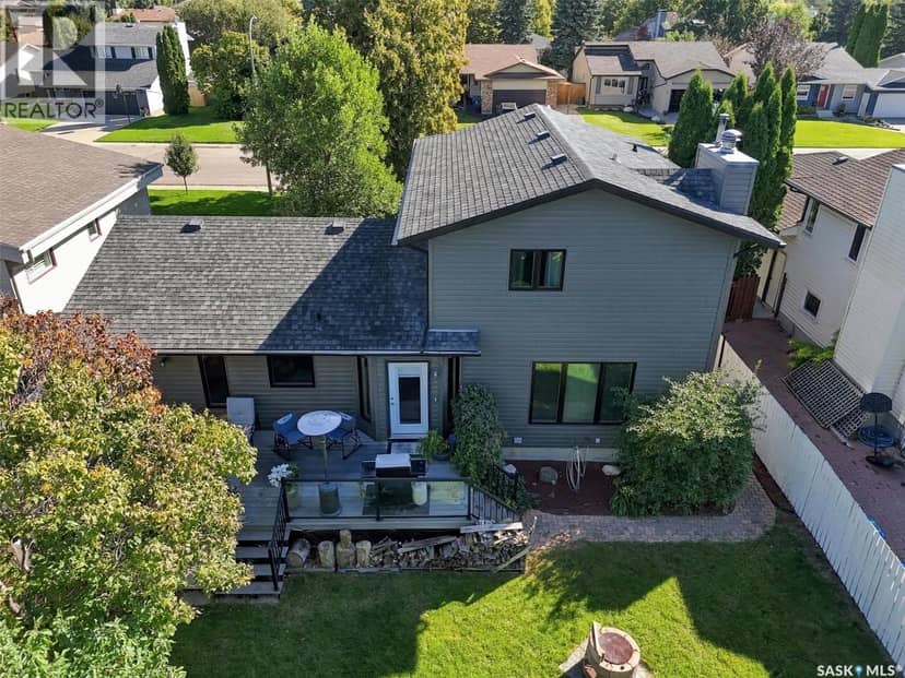 139 Neusch CRESCENT — photo 4 of 40
