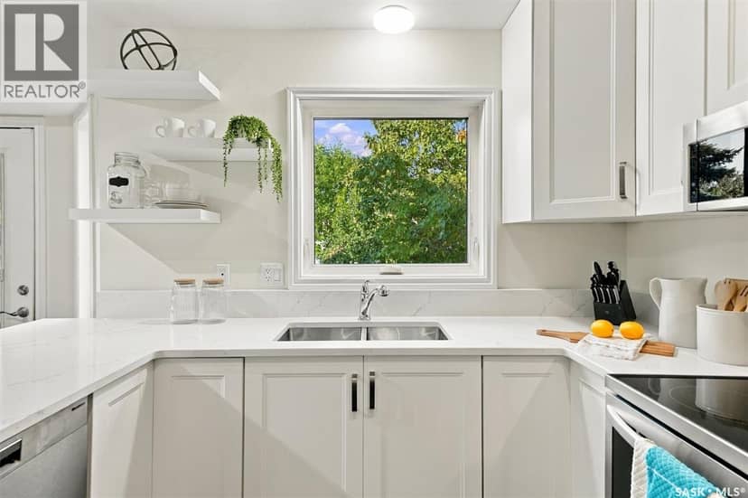 139 Neusch CRESCENT — photo 8 of 40