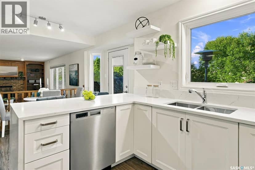 139 Neusch CRESCENT — photo 9 of 40
