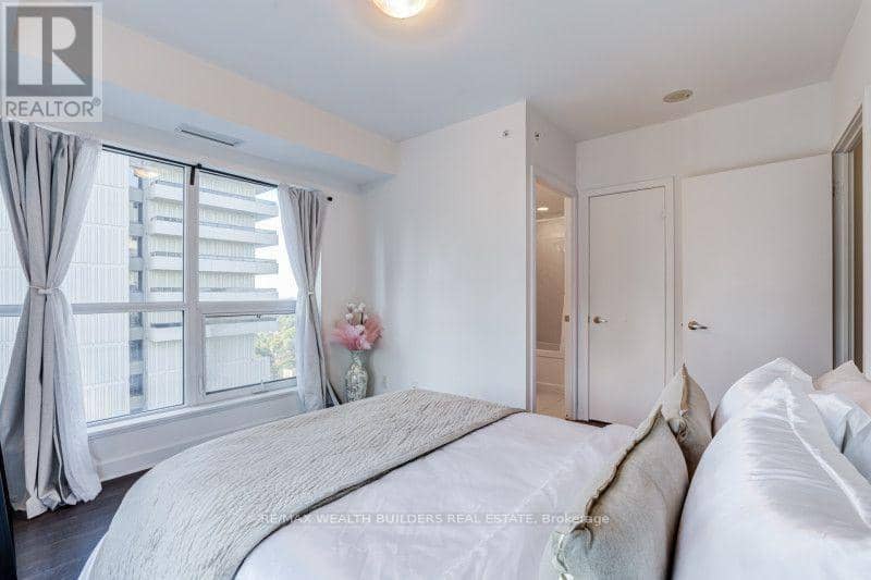 1707 - 58 Orchard View Boulevard — photo 18 of 35