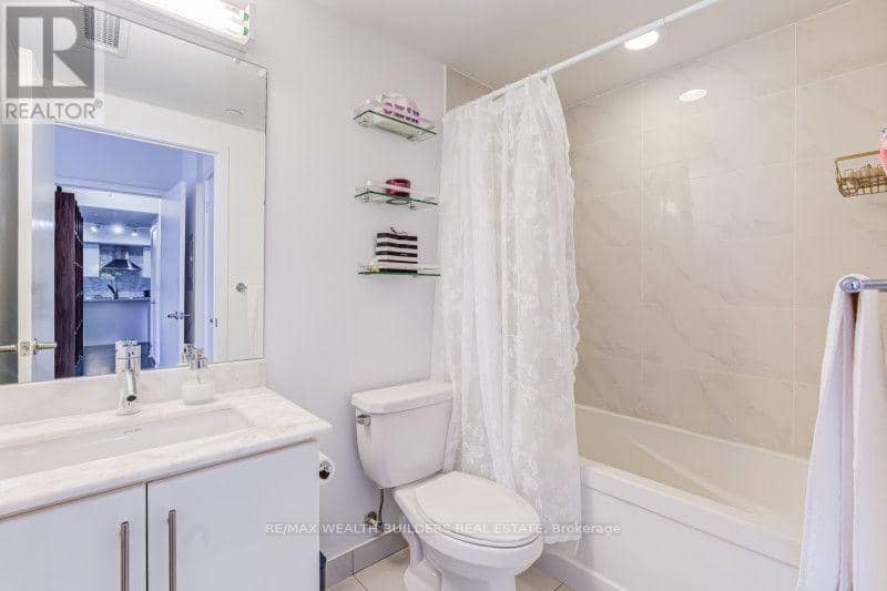 1707 - 58 Orchard View Boulevard — photo 19 of 35