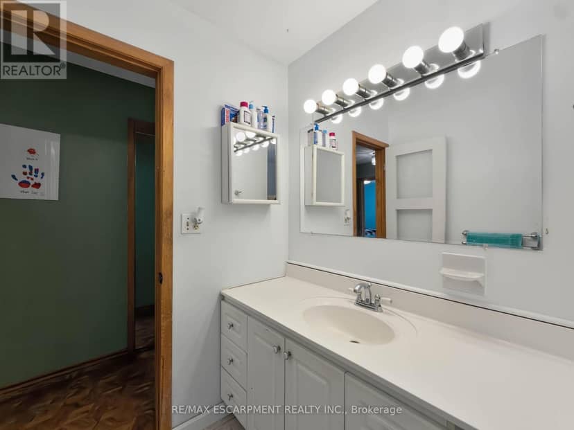 2490 Yarmouth Crescent — photo 21 of 35