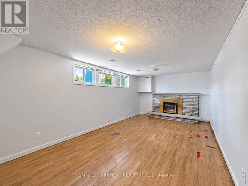 2490 Yarmouth Crescent — photo 30 of 35