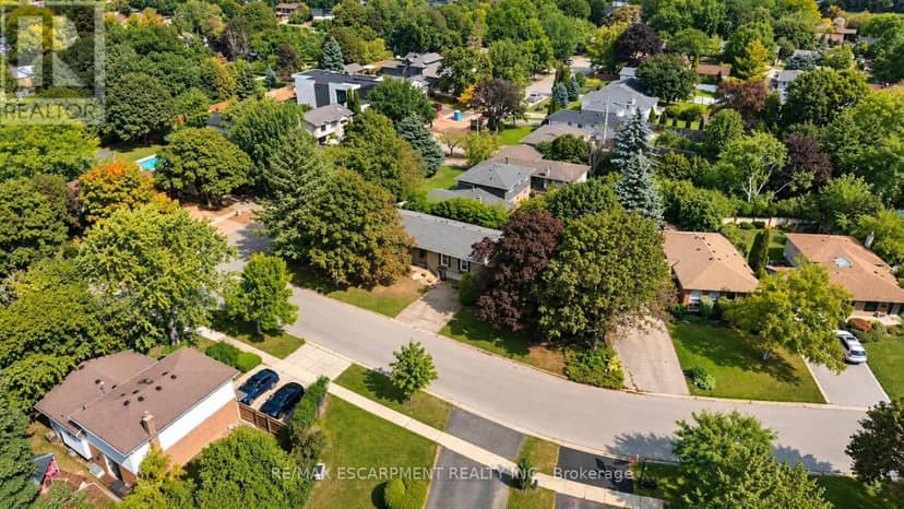 2490 Yarmouth Crescent — photo 6 of 35