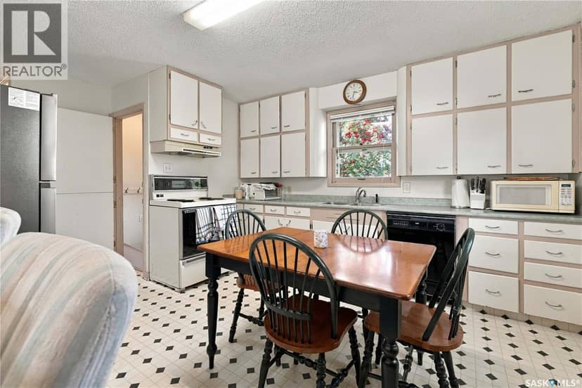 114 Colborne AVENUE — photo 8 of 32