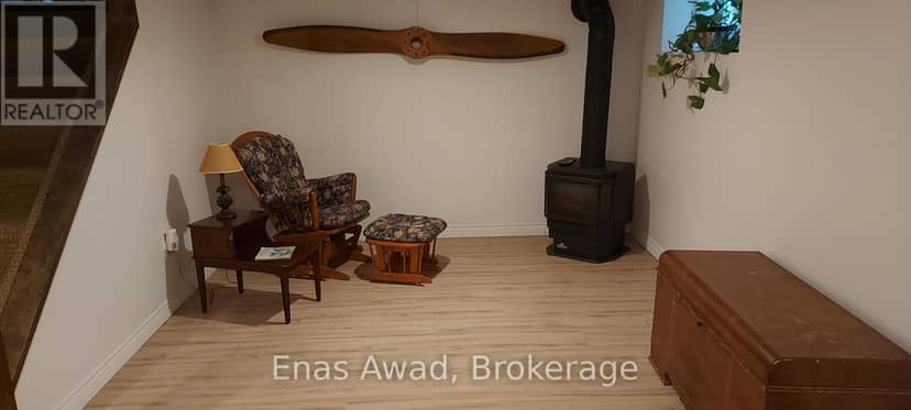 8 Lavallee Crescent — photo 13 of 21