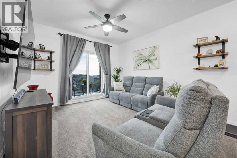 2408, 92 Crystal Shores — photo 15 of 40