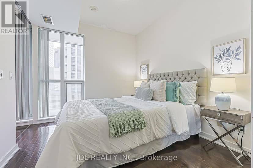 1105 - 770 Bay Street — photo 23 of 40