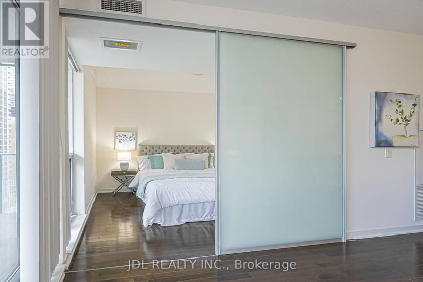 1105 - 770 Bay Street — photo 21 of 40