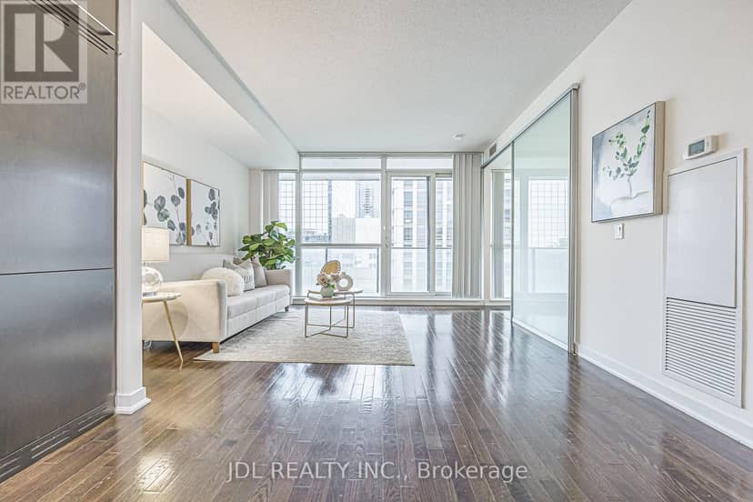 1105 - 770 Bay Street — photo 15 of 40