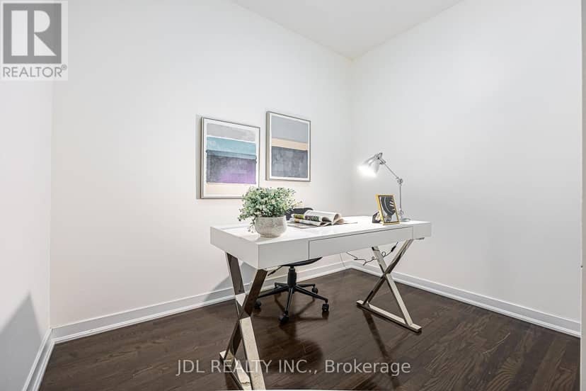 1105 - 770 Bay Street — photo 28 of 40