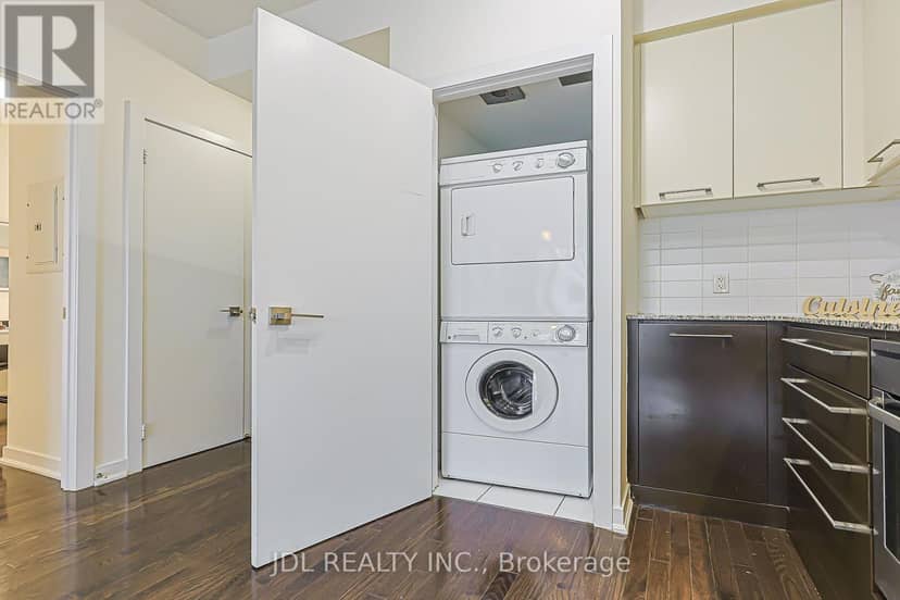 1105 - 770 Bay Street — photo 33 of 40