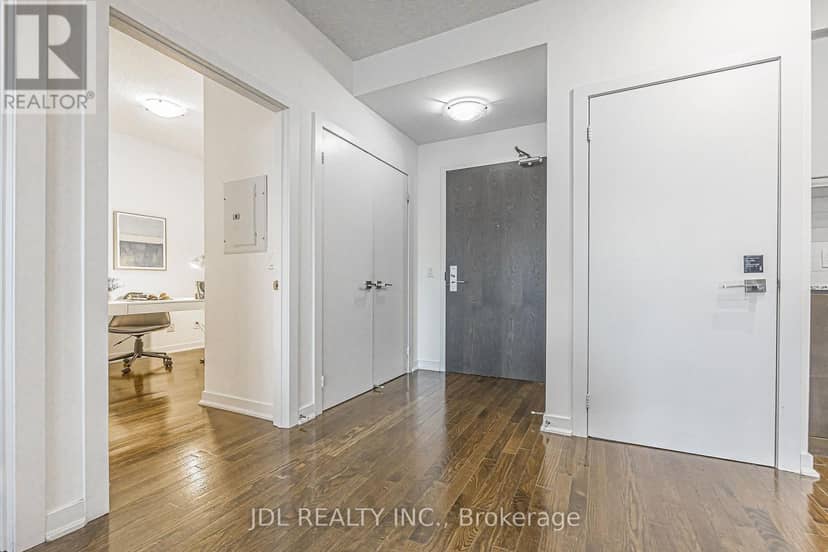 1105 - 770 Bay Street — photo 6 of 40