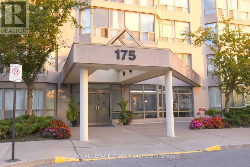 215 - 175 Cedar Avenue, Richmond Hill, photo 2