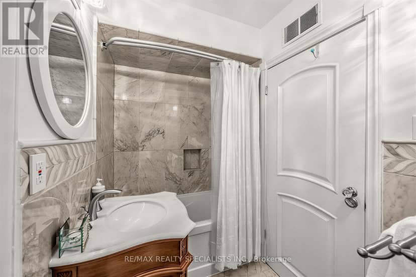 1211 Royal York Road — photo 23 of 38