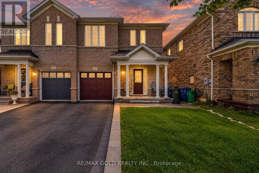 6 Mistdale Crescent — photo 2 of 34