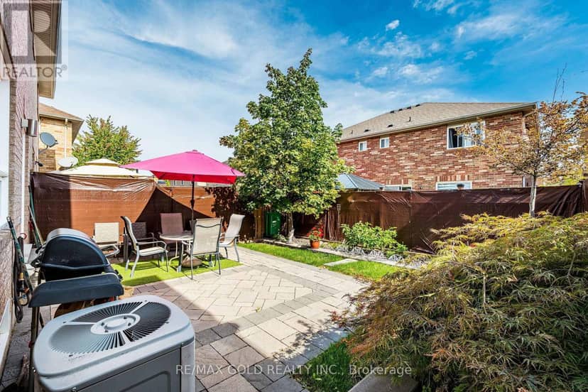 6 Mistdale Crescent — photo 28 of 34