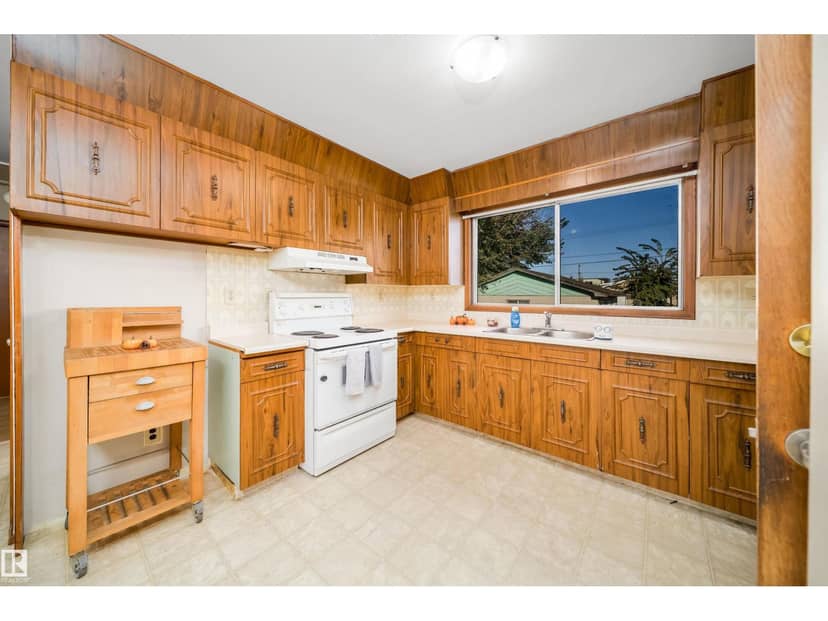 12825 102 ST NW — photo 18 of 40