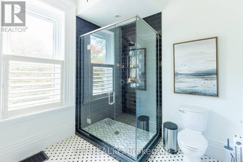 283 Hastings Street — photo 18 of 39