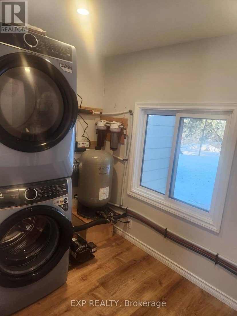 71 Lakeshore Road E — photo 13 of 13
