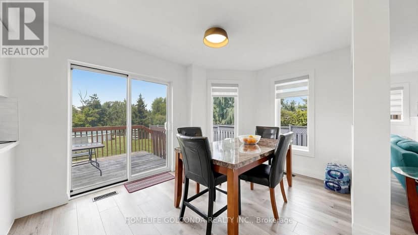 1304 Vincent Crescent — photo 15 of 40