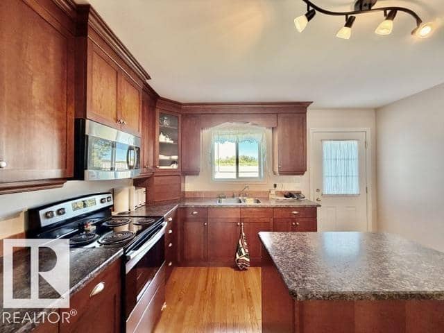#4 5714 50 ST — photo 13 of 25