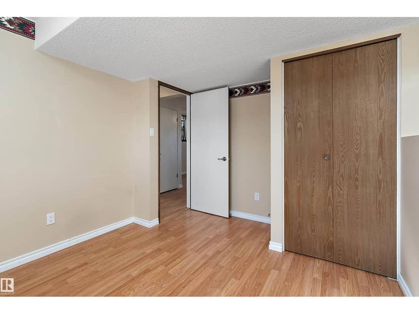 134 Cameron CR — photo 15 of 40
