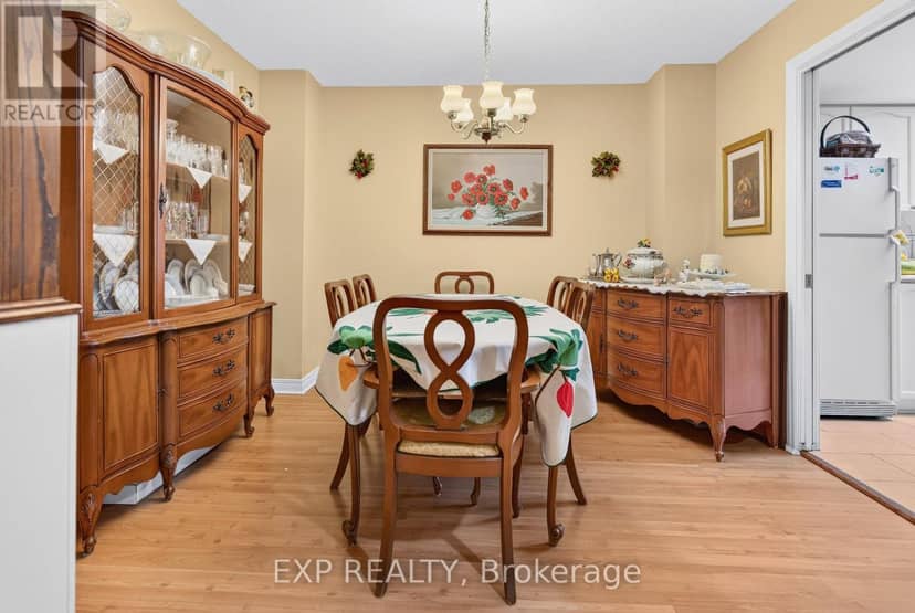 185 Hunterswood Crescent — photo 12 of 40