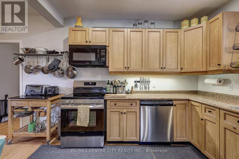 169 Wellington Street — photo 24 of 40