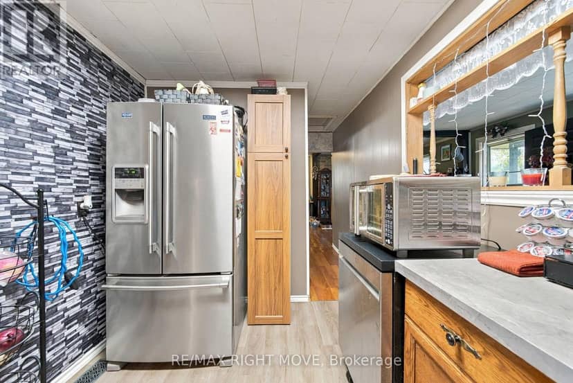 3425 Coronation Avenue — photo 18 of 38