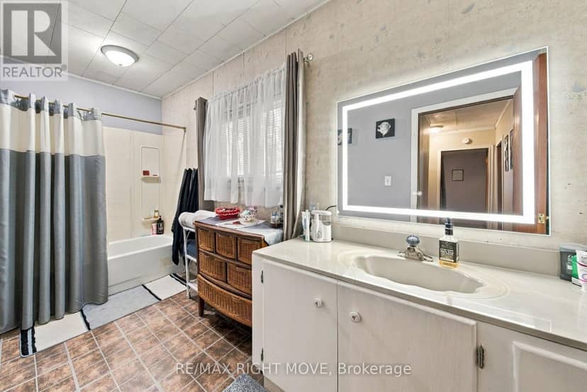 3425 Coronation Avenue — photo 28 of 38