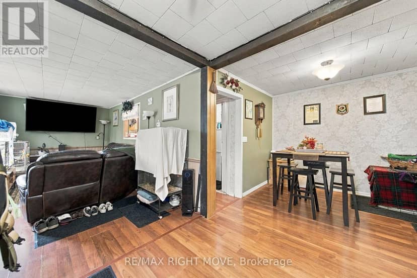 3425 Coronation Avenue — photo 3 of 38