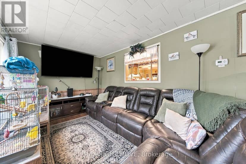 3425 Coronation Avenue — photo 5 of 38