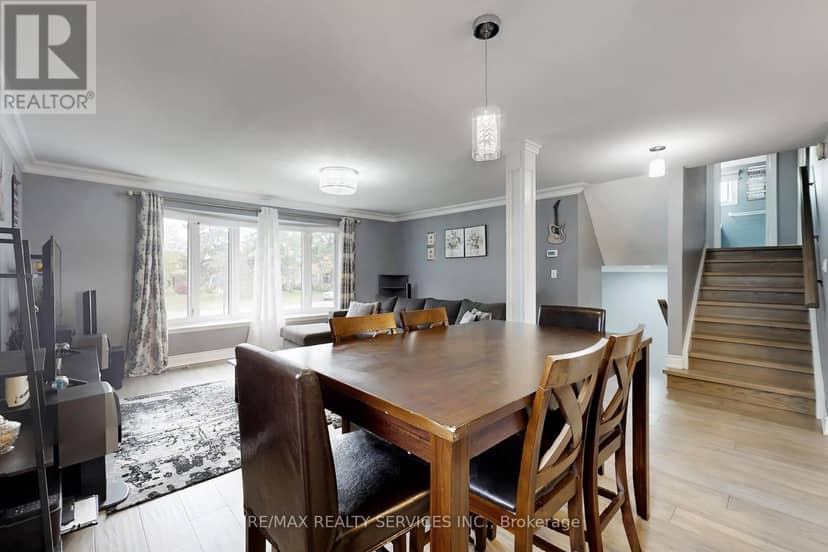 53 Geneva Crescent — photo 15 of 40