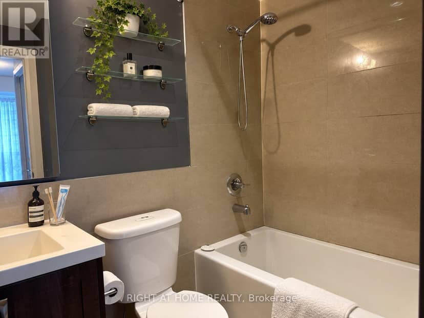 404 - 2 Old Mill Drive — photo 8 of 9