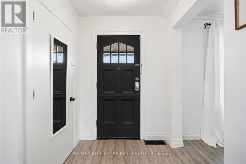 1790 King Street E — photo 6 of 40